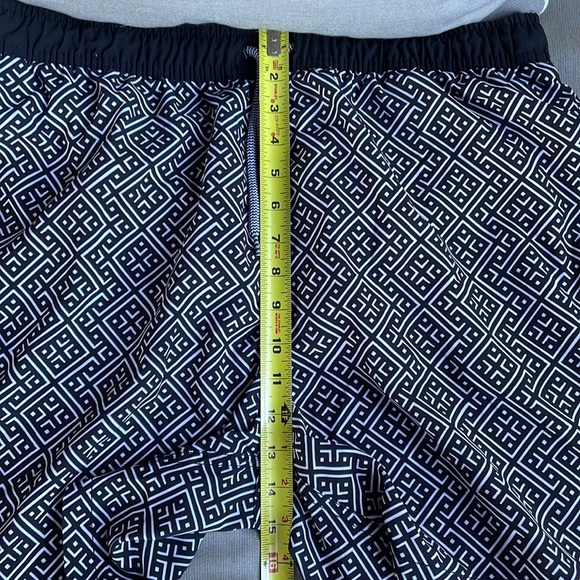 Quiet Storm geometric black and white print bathing suit trunks for Men XXL XL - Picture 7 of 11